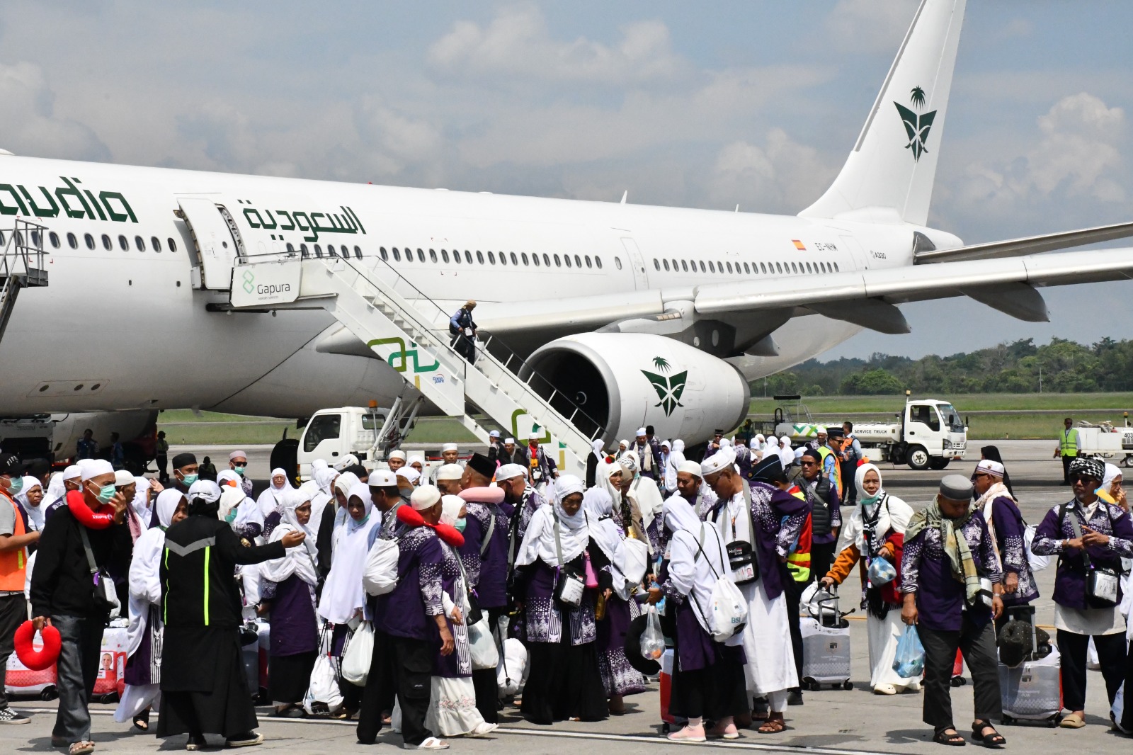 Pulang Haji, Jemaah Kloter 16 Asal Muara Enim dan Palembang Tiba di Tanah Air