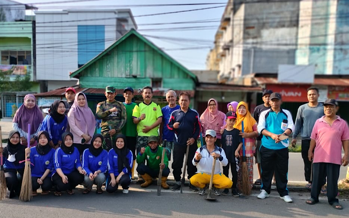 Lurah Bersama Warga 7 RT di Plaju Ilir Sukseskan Program Pj Walikota Palembang Ratu Dewa Tanam Bougenville 