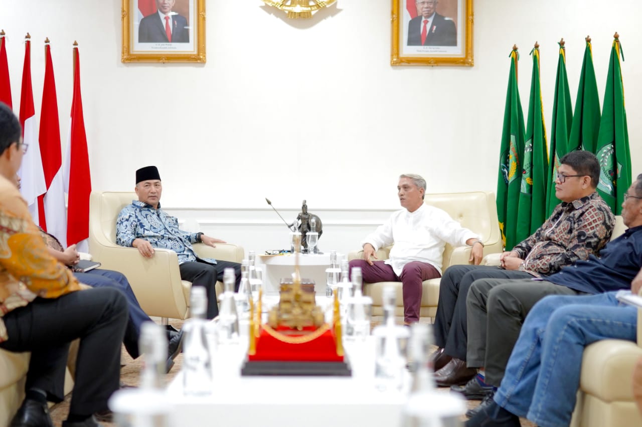 Misi Makmurkan Masjid Raya Abdul Kadim, Pihak Yayasan Temui Pj Bupati Apriyadi