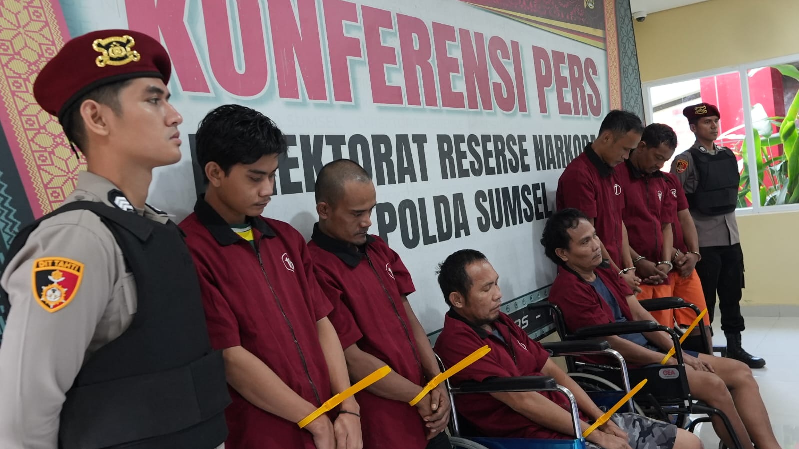 Hendak Serang Petugas dengan Sajam, Tiga Pengedar Narkoba 'Dipaku' Polda Sumsel