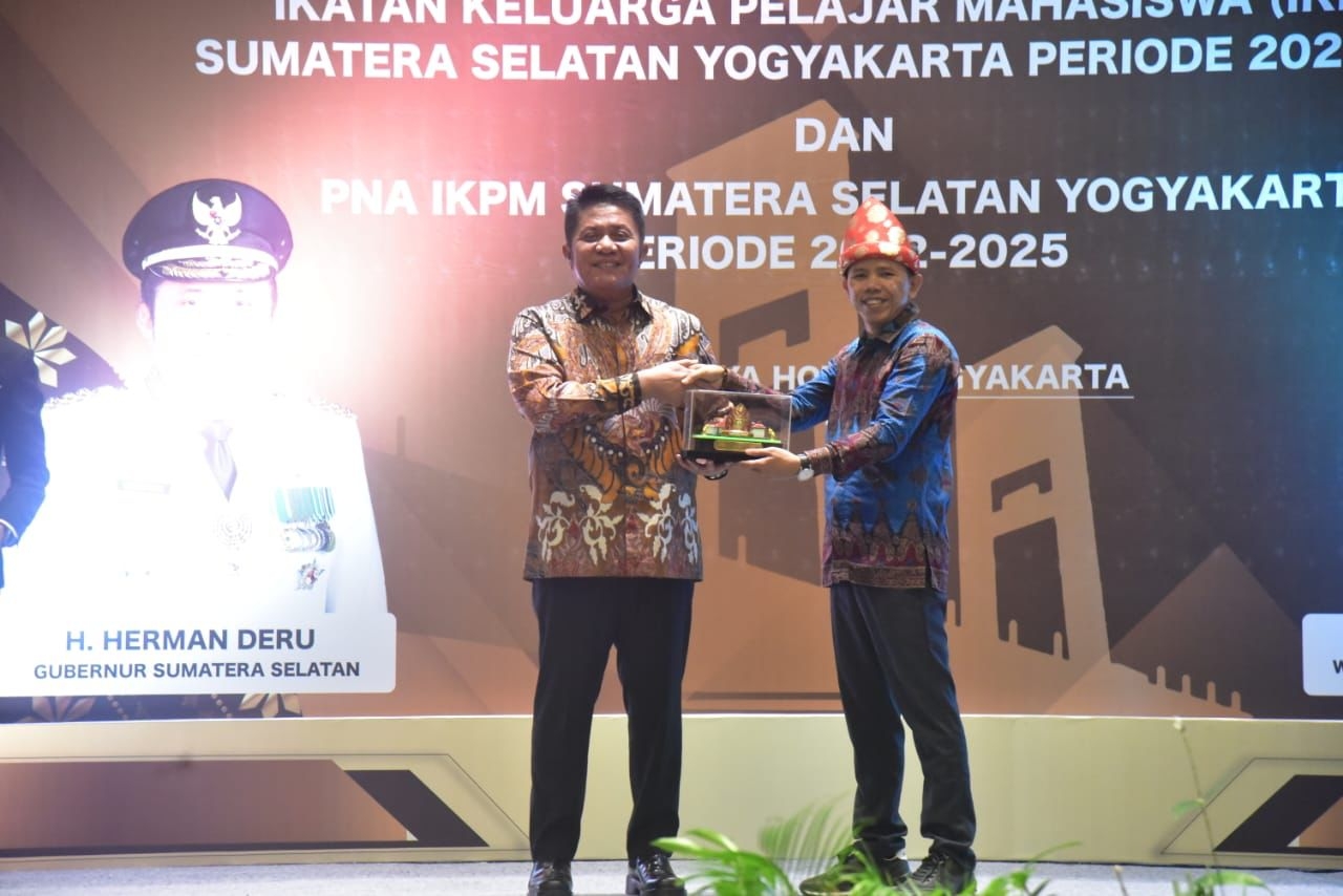 Kukuhkan Pengurus IKPM dan PNA IKPM Sumsel-Yogyakarta, Gubernur Sumsel Beri Motivasi untuk Mahasiswa