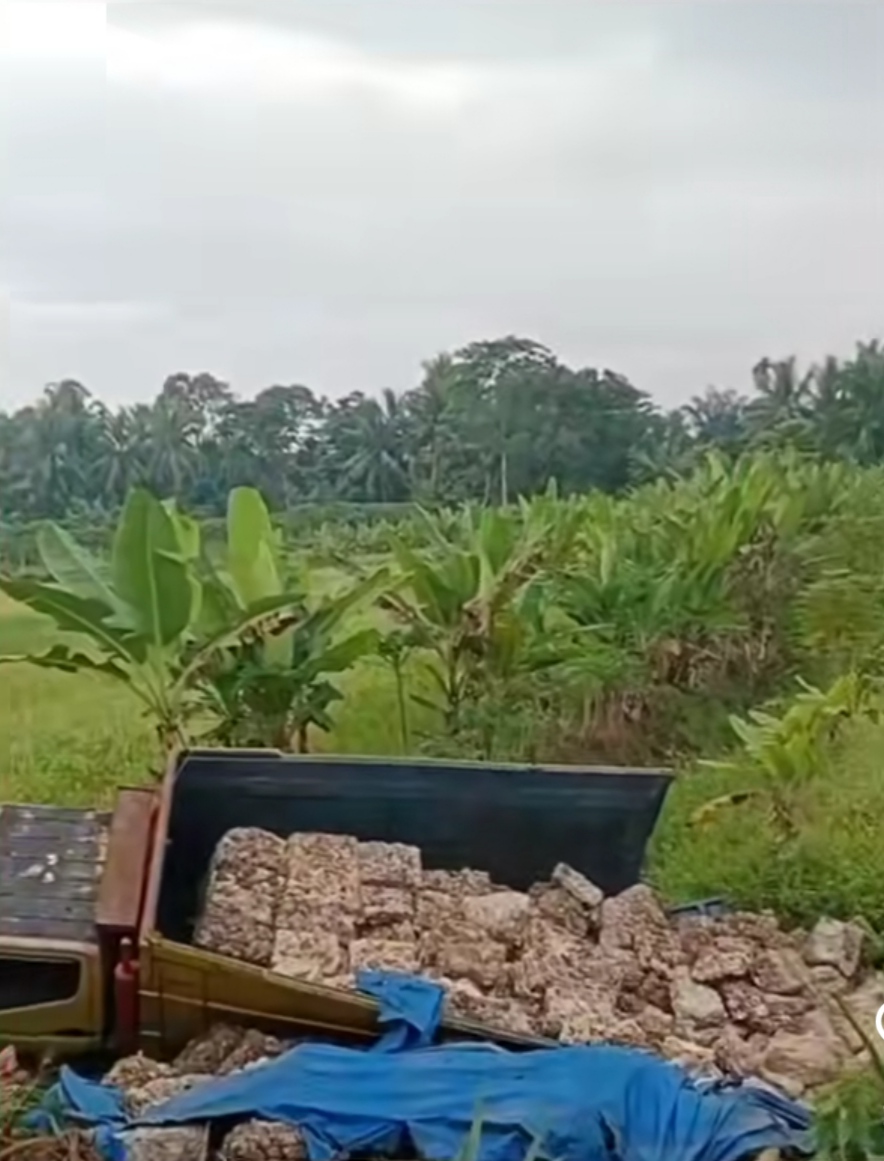 Alami Kecelakaan Tunggal, Truk Tabrak Rumah Warga di Jalintim OKI