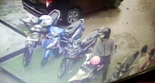 Aksi Dua Pencuri Sepeda Motor di Halaman Kantor Camat Indralaya Hanya Butuh Waktu 10 Detik