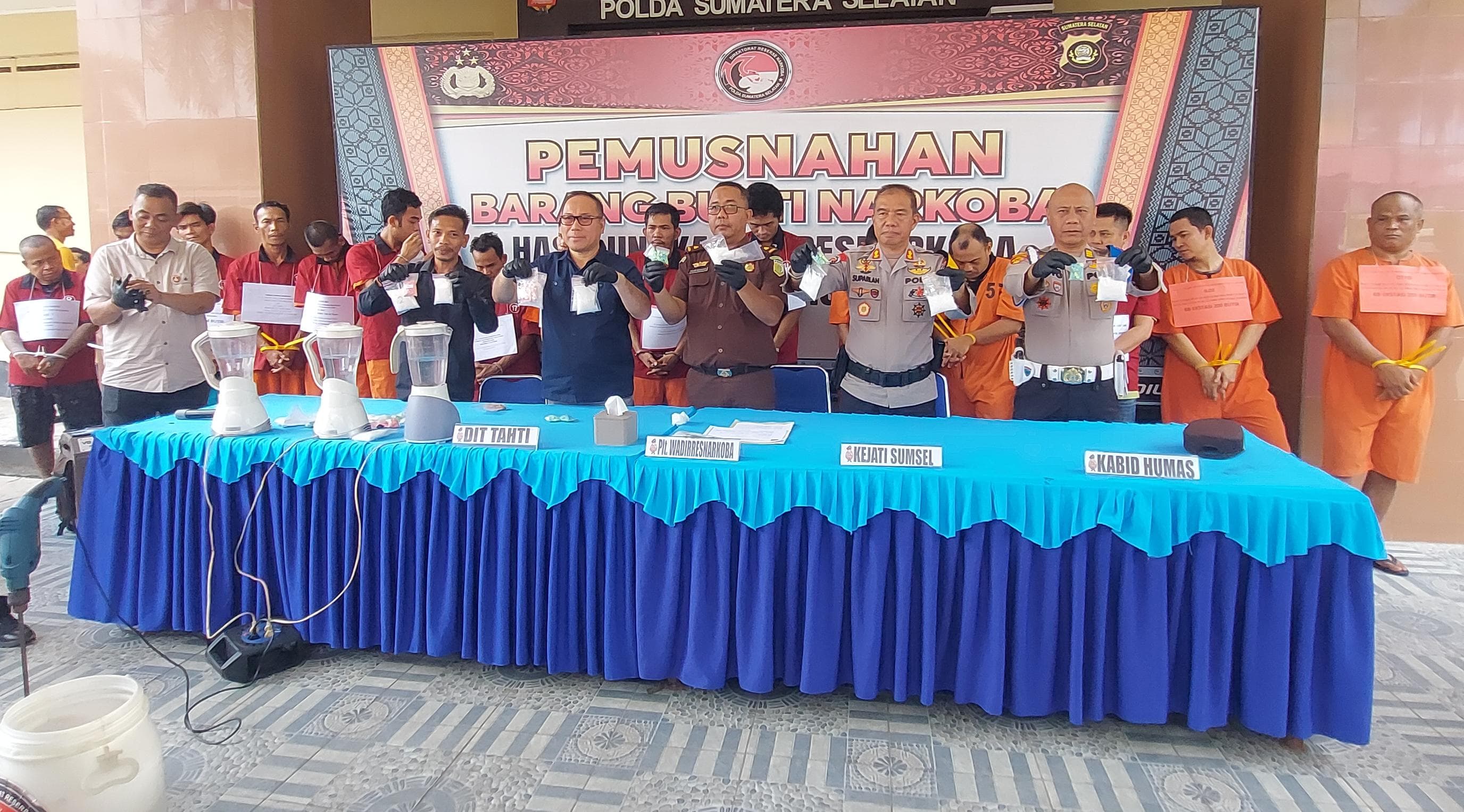 1,5 Kilogram Sabu dan Ratusan Pil Ekstasi Dimusnahkan di Depan 20 Orang Pemiliknya