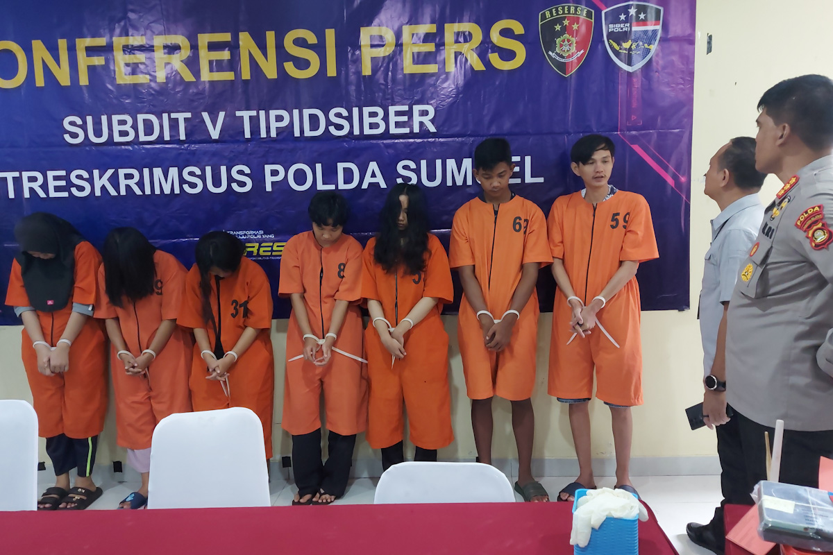 Siber Polda Sumsel Tangkap 7 Orang di Sematang Borang Palembang, 5 Cewek, Ini Kasusnya!