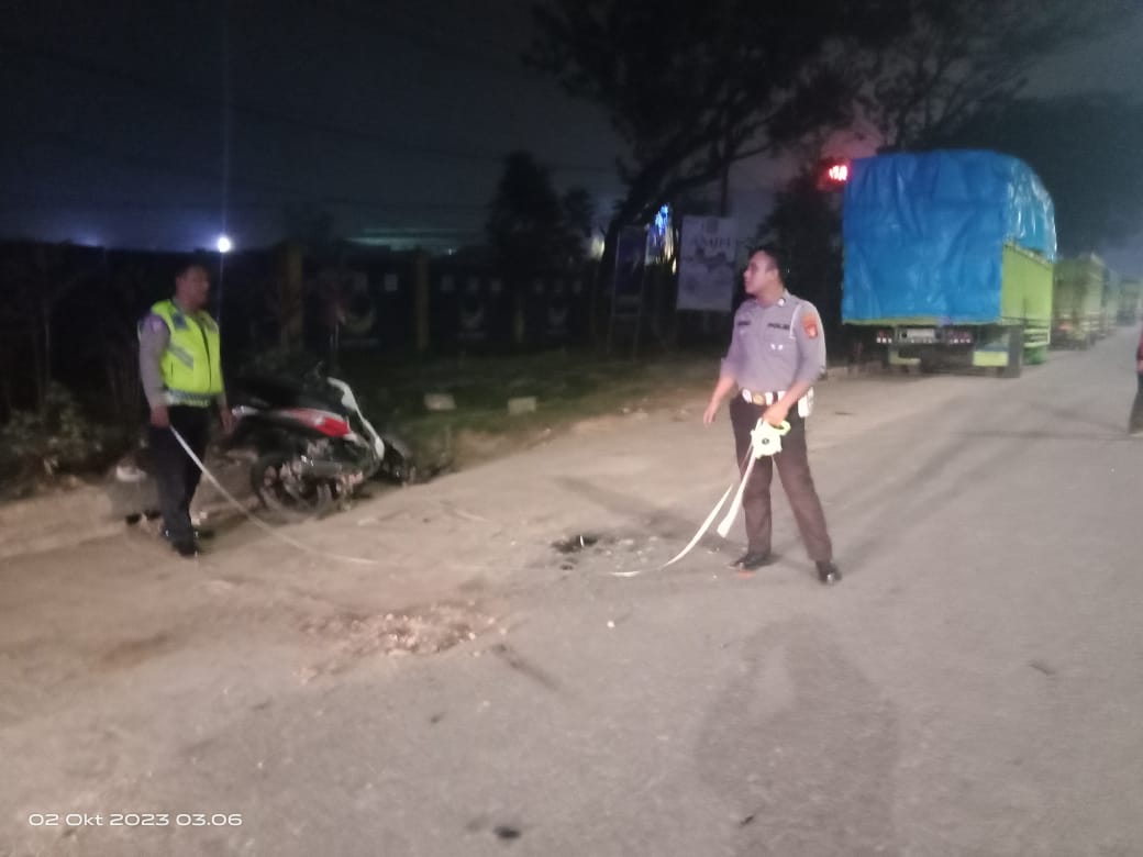 Tabrak Buntut Truk Tronton yang Berhenti, Pengendara Motor Meregang Nyawa, Sopir Kabur