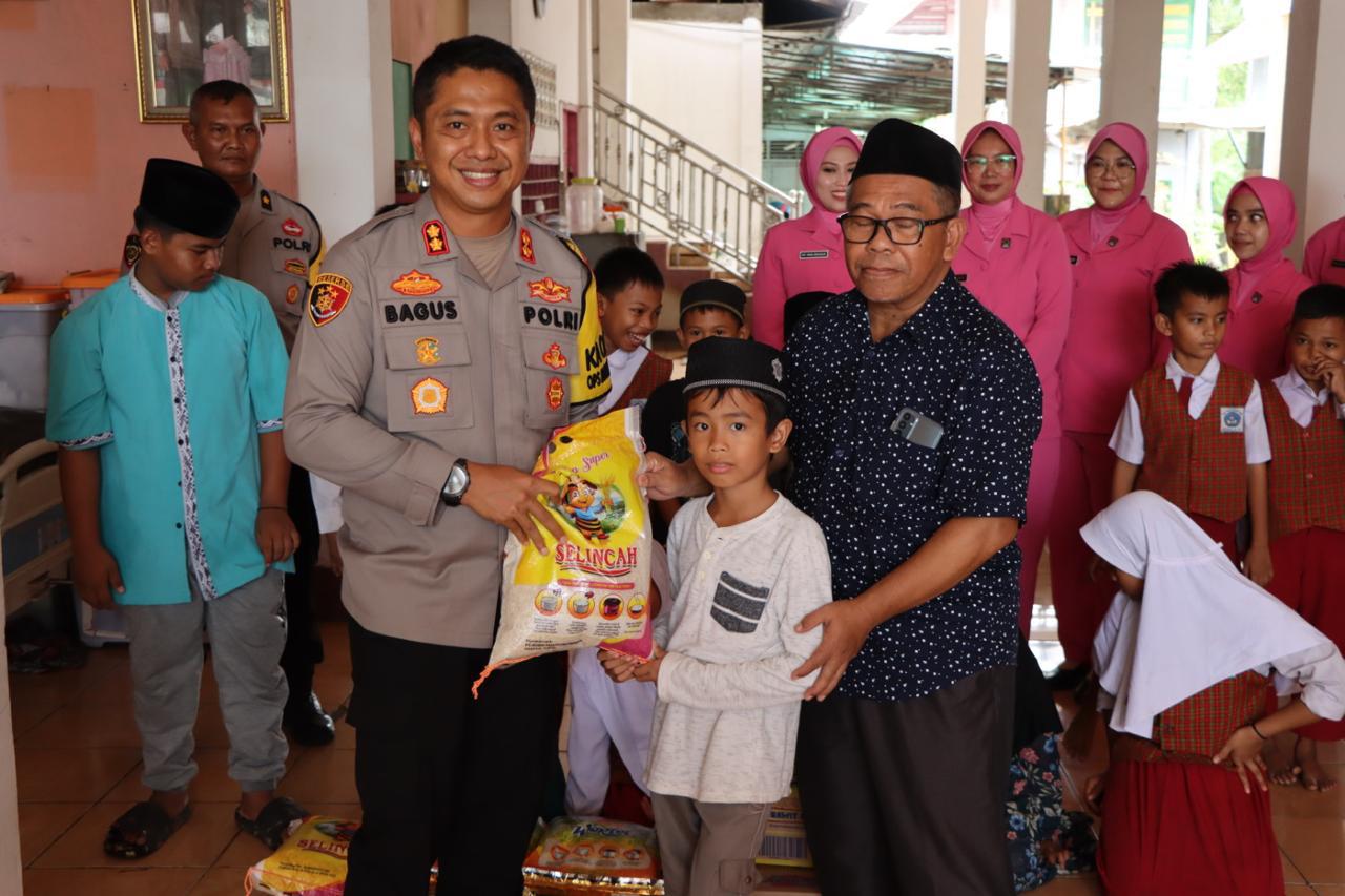 Polres Ogan Ilir Peduli Anak Yatim Piatu, Kunjungi Panti Asuhan Mawar Putih dan Berikan Santunan