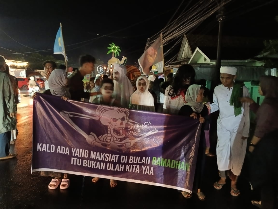 Sambut Ramadan, Warga Sidomukti Palembang Gelar Pawai Obor Berkonsep Hantu