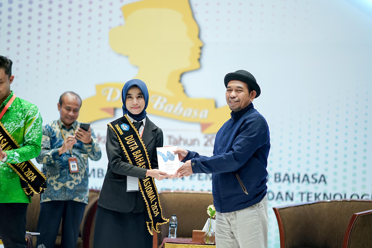 Mahasiswa Universitas Bina Darma Kembali Ukir Prestasi di Ajang Duta Bahasa Nasional 2024