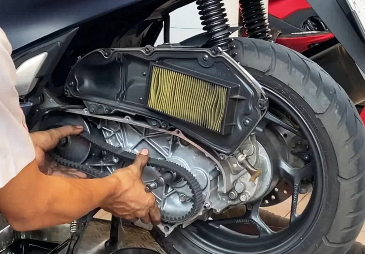 Cara Membersihkan Filter Udara Motor Matic, Ternyata Gak Perlu Mekanik Andal