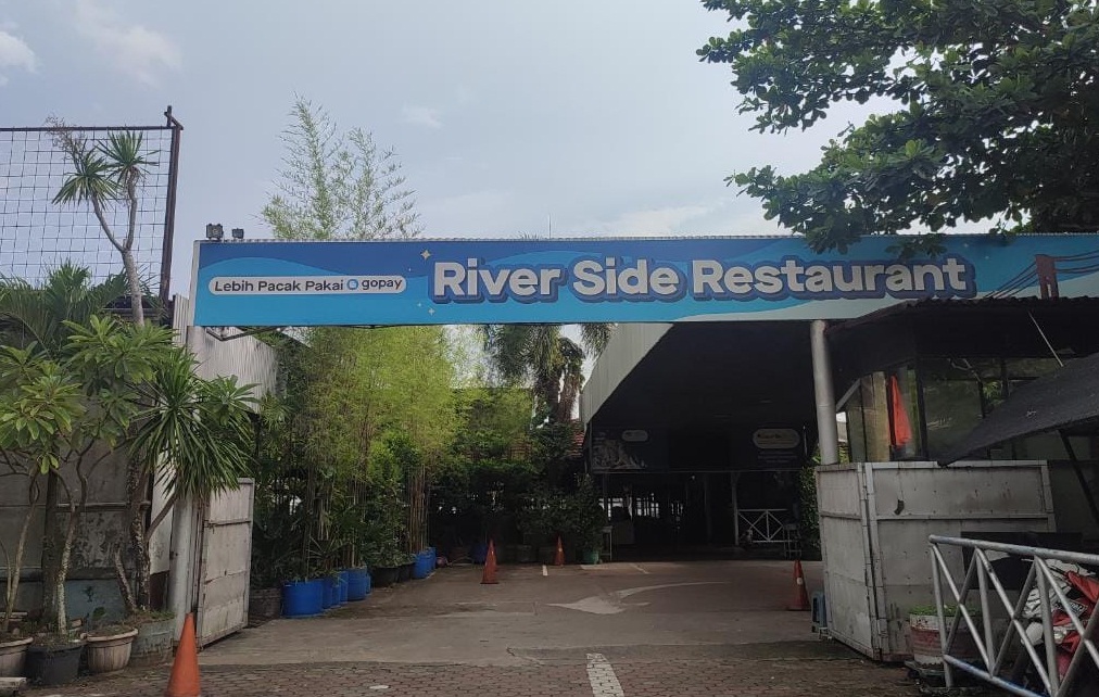 River Side Restaurant, Makan Sembari Menikmati Keindahan Sungai Musi dan Jembatan Ampera