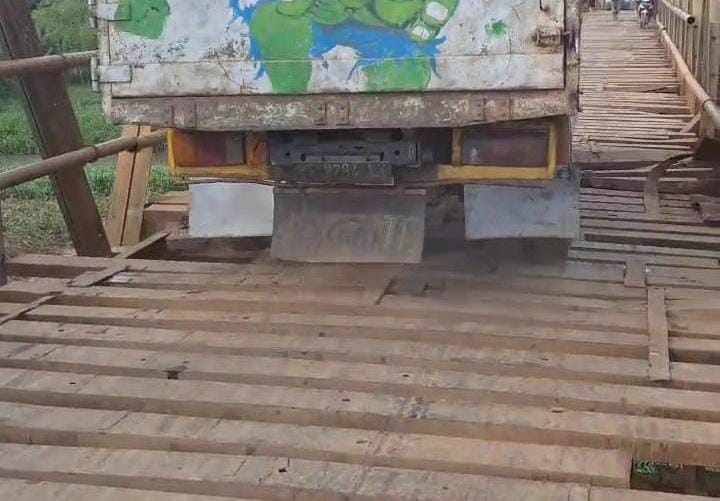 Harap Bersabar, Perbaikan Jembatan Penghubung di Banyuasin Ini Masih Proses Lelang