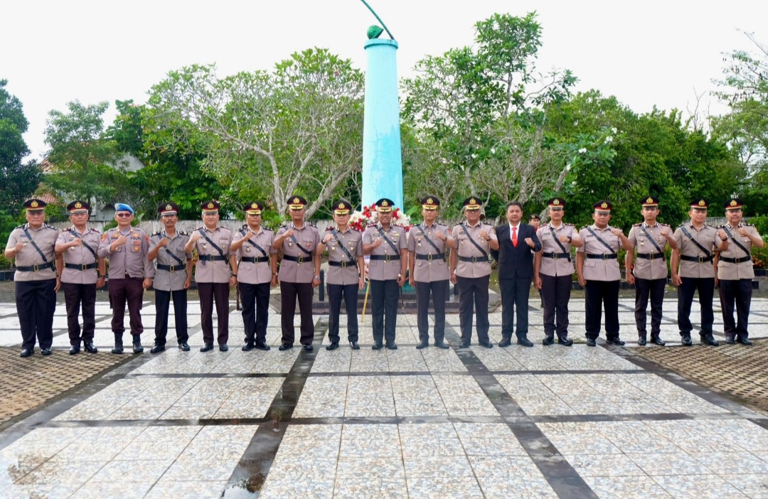 Polres OKI Ziarah ke TMP Kesuma Negara Jelang Hari Bhayangkara ke-80