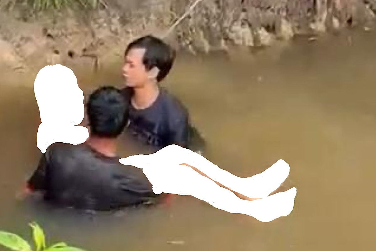 Warga Lubai Muara Enim Temukan Lansia Mengambang di Gorong-gorong, Kondisinya?  