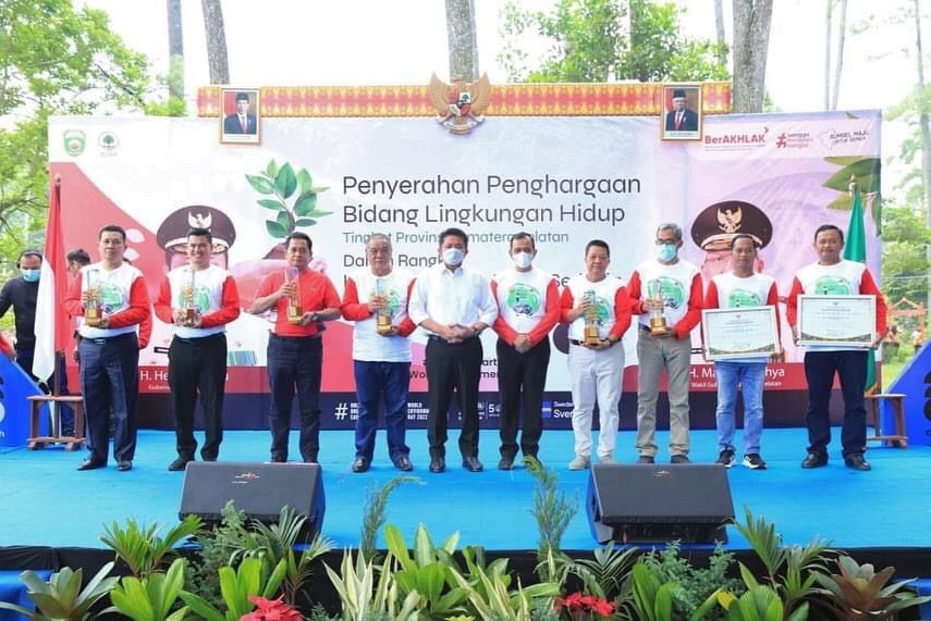 Bupati OKI Terima Penghargaan Green Leadership Nirwasita