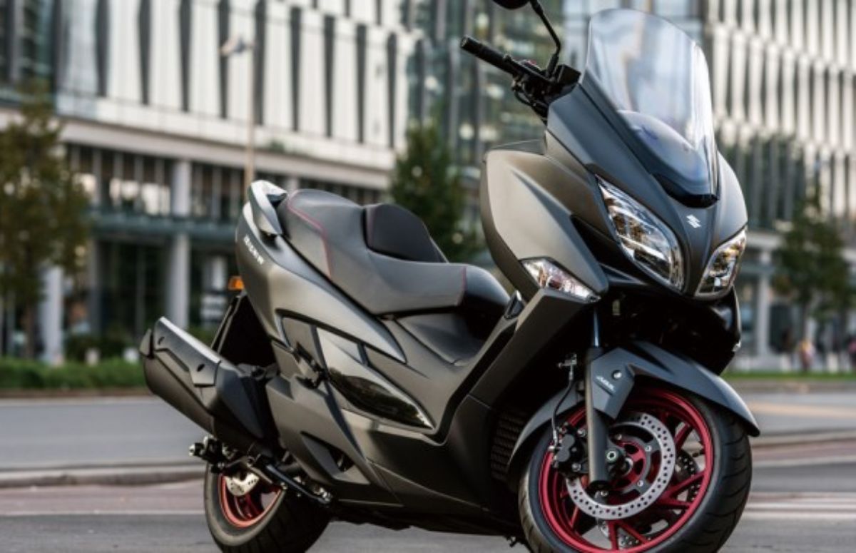 Nyaman dan Canggih! Suzuki Burgman 150 Hadir dengan Smart Key, Panel Digital dan Mesin 150cc Irit