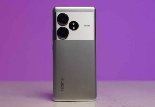 Realme GT 6 Pro Smartphone Flagship dengan Performa Tinggi dan Layar AMOLED Kecerahan 6000 Nits