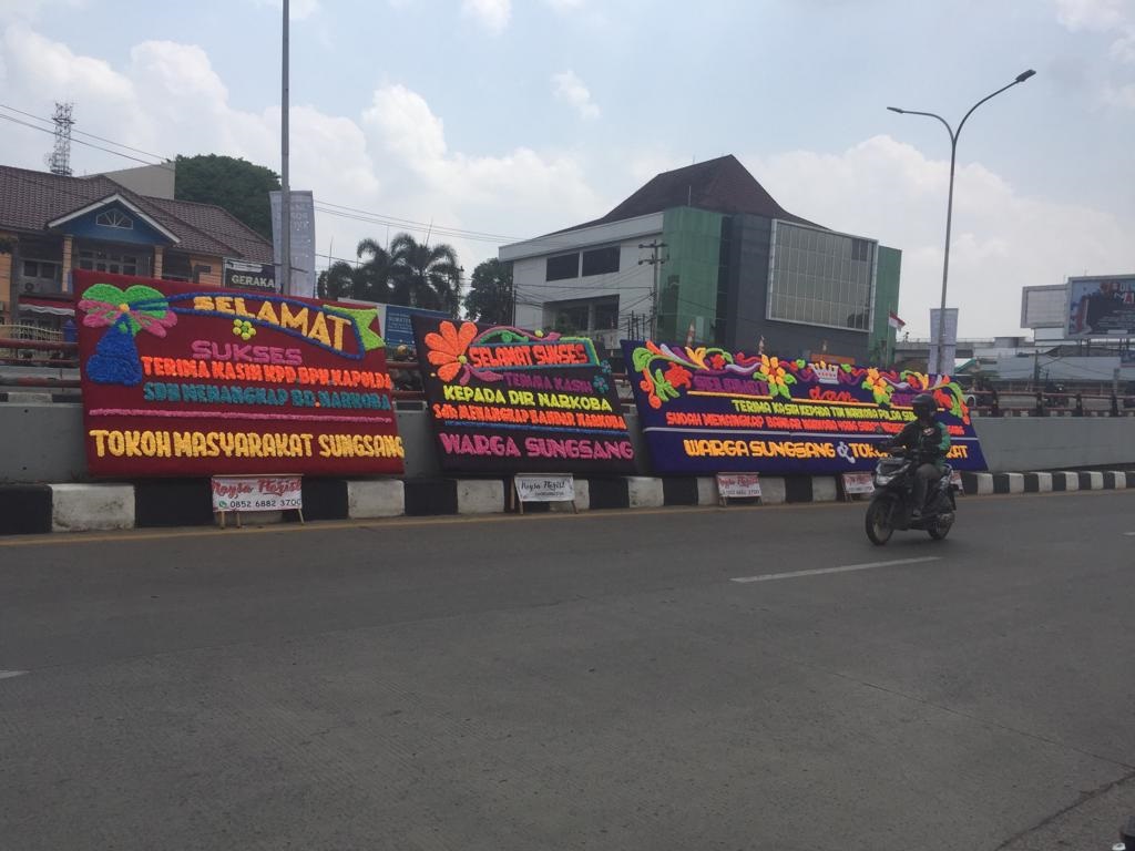 Tangkap Bandar-Pengedar Narkoba di Sungsang Banyuasin, Polda Sumsel Dikirim Warga Papan Bunga