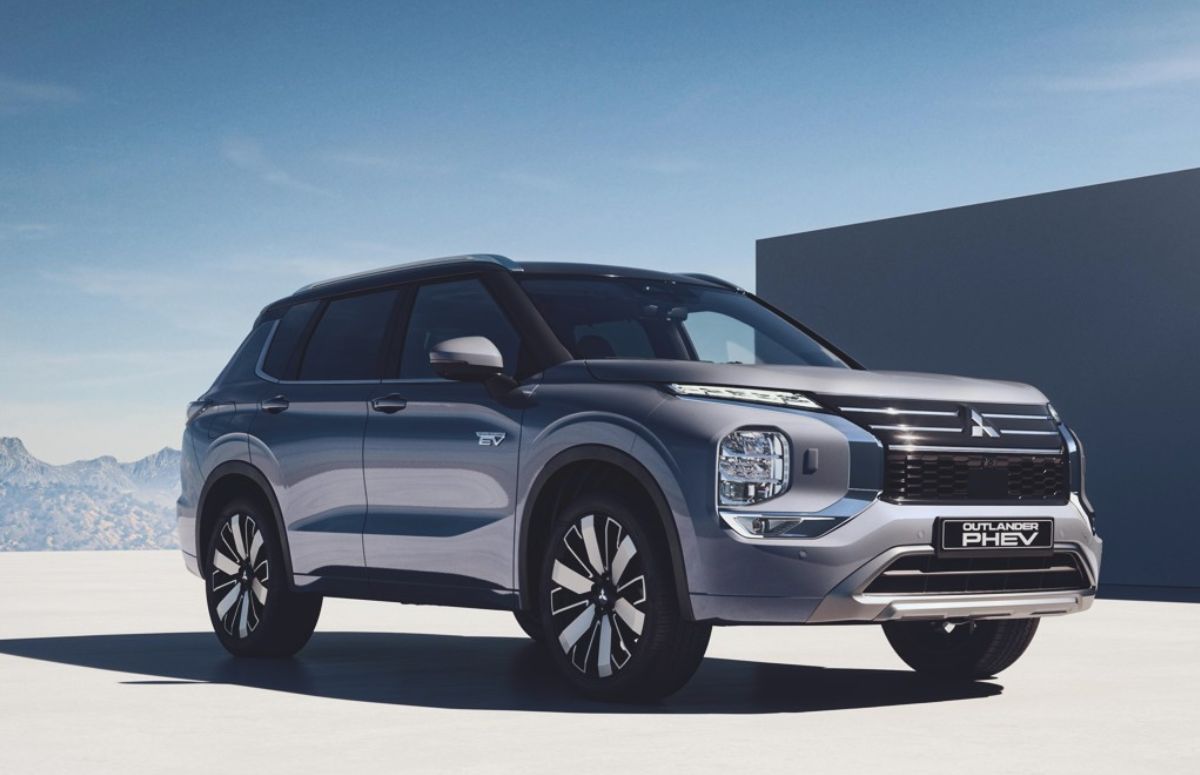 Mitsubishi Outlander PHEV 2026 Hadir dengan Mesin dan Teknologi Naik Kelas! Ini Spesifikasinya