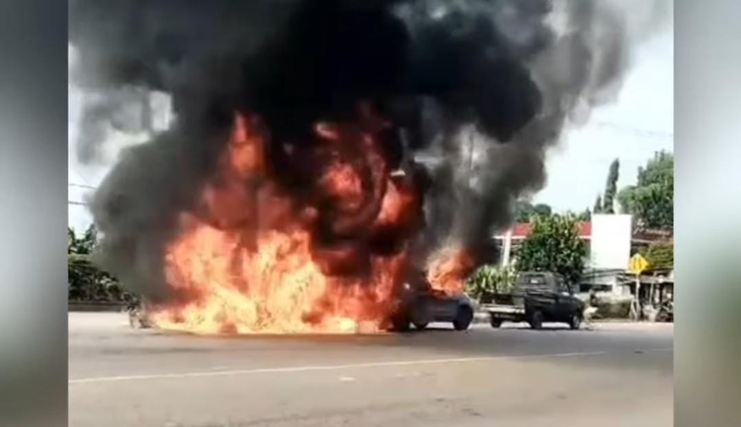 Polisi Sebut Mobil yang Terbakar di Dekat SPBU Rupit Muratara Penimbun Minyak, Sopir Alami Luka bakar 
