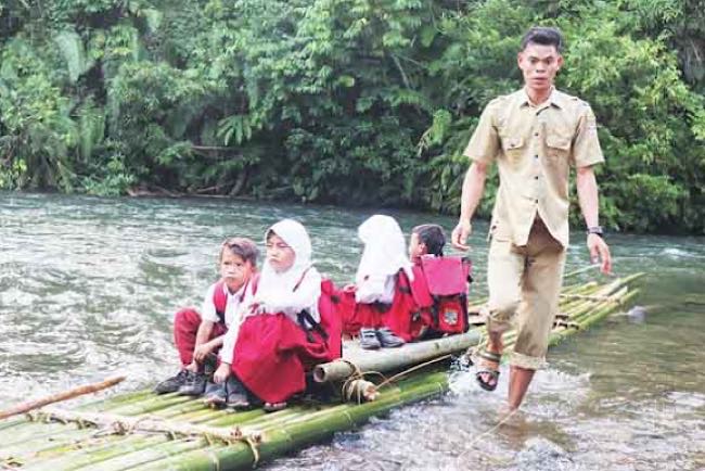 Siswa dan Guru Garis Depan Butuh Perhatian Serius Pemda, Mereka Bertaruh Nyawa di Pelosok Rawas Ulu Muratara  