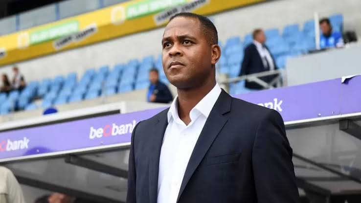 Tonton Laga Persija vs PSBS Biak, Patrick Kluivert Pegang Secarik Kertas, Alex Pastoor Pasang Muka Dingin