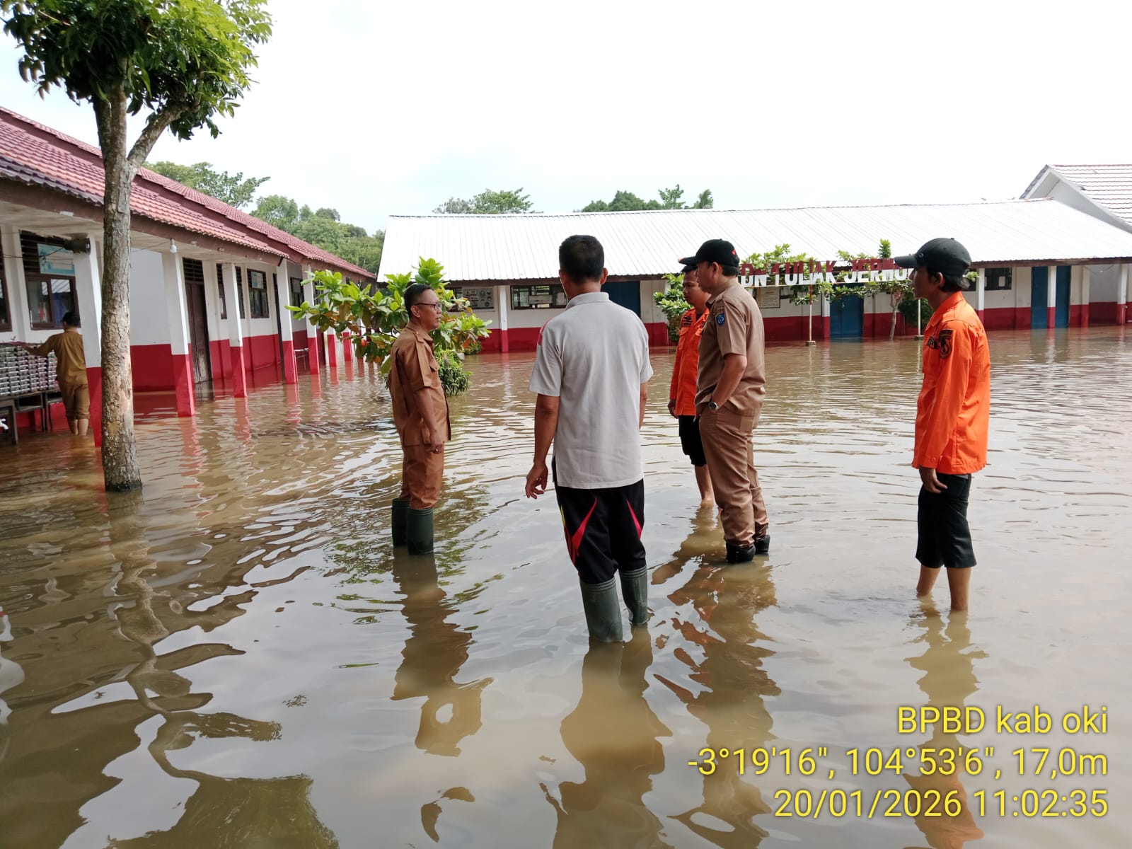 Volume Air Sungai Komering Meningkat Akibatkan Sekolah Terendam Banjir