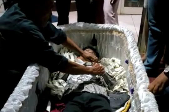 Pria yang Pura-pura Mati Suri di Bogor Akhirnya Menyerahkan Diri ke Polisi 