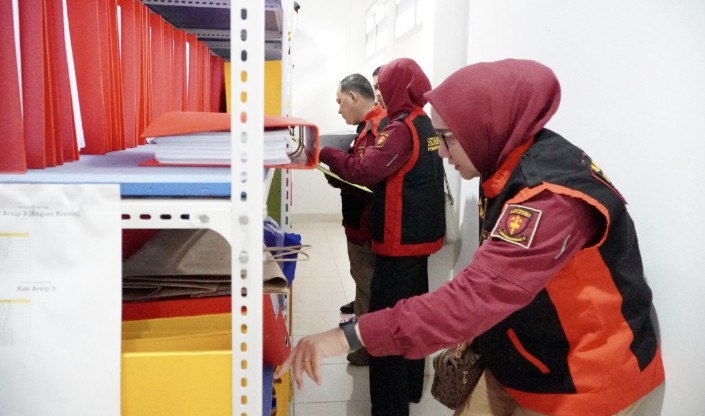 Dalami Dugaan Korupsi Distribusi Semen Rp74,3 Miliar, Rumah Dirut PT KMM- Kantor Jamkrindo Digeledah Jaksa