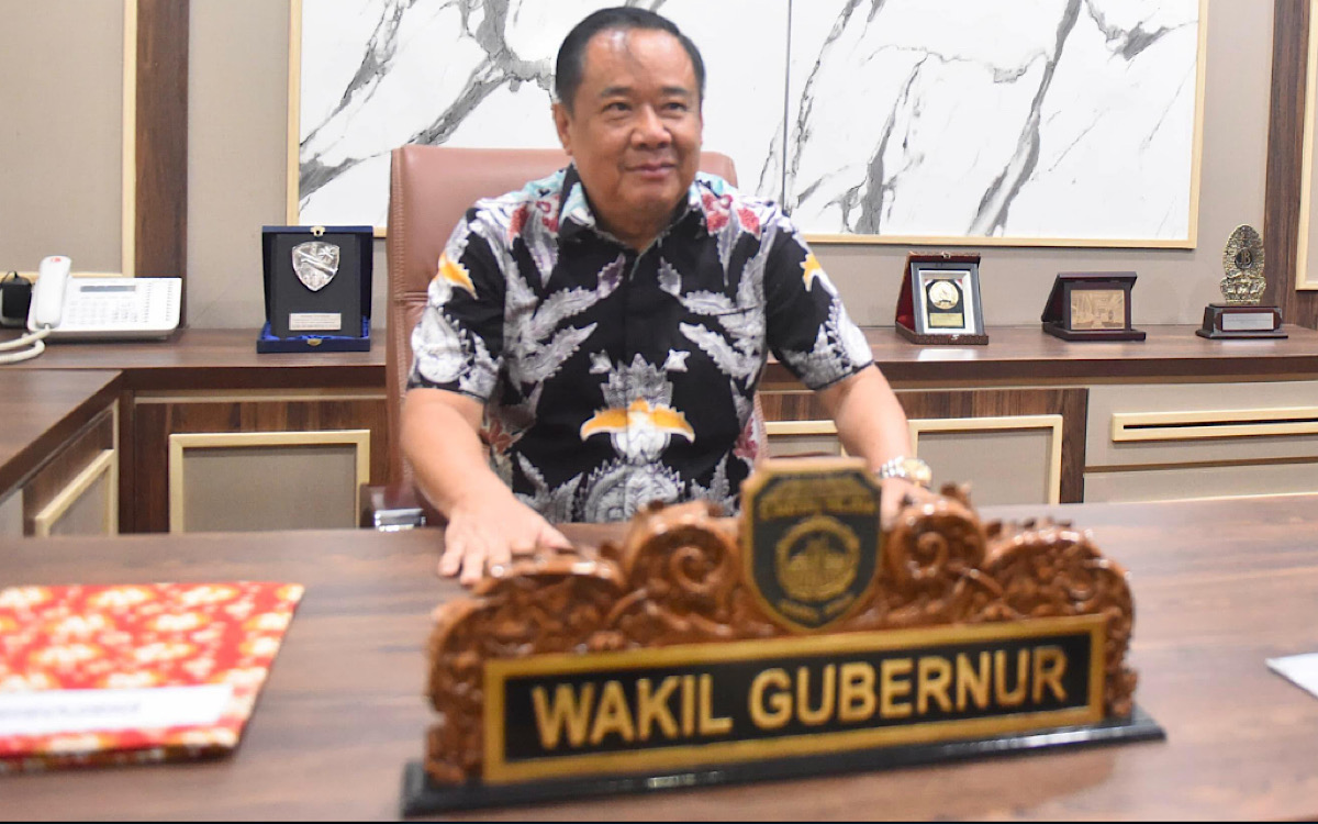 Cik Ujang  Merasa  Terharu Bisa Menempati Ruang Kerja Wakil Gubernur Sumsel 