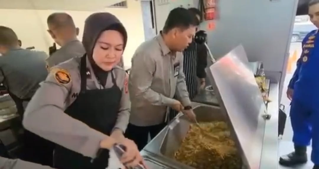 Wow! Viral Aksi Pak Polisi Polda Sumsel yang Mahir Memasak, Ternyata Ini Faktanya