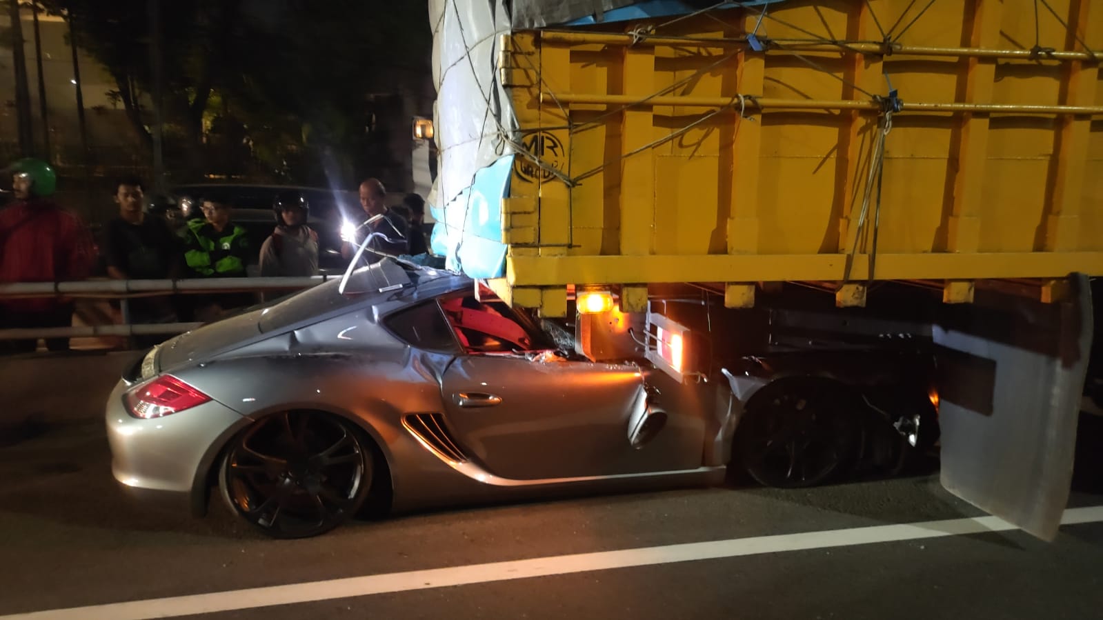 Porsche Hantam Truk di Ruas Tol Dalkot Kuningan, Pengemudi Meninggal di TKP, Ini Identitasnya