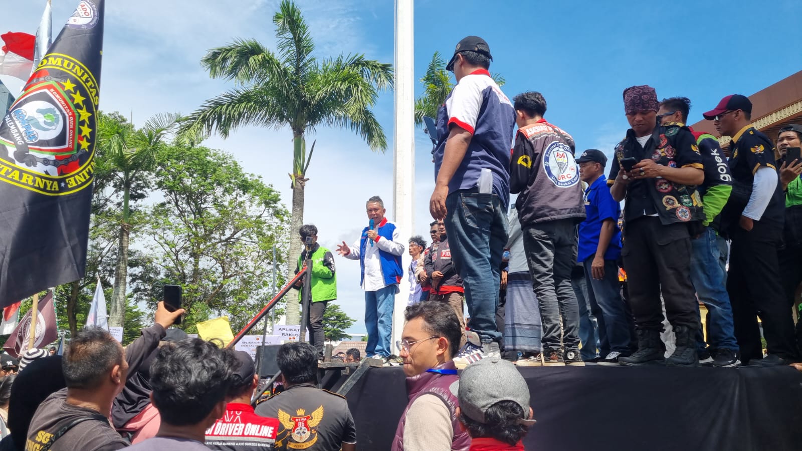 Unjuk Rasa Driver Ojol di Palembang, Desak DPRD Sumsel Ciptakan UU Teknologi Transportasi Online 