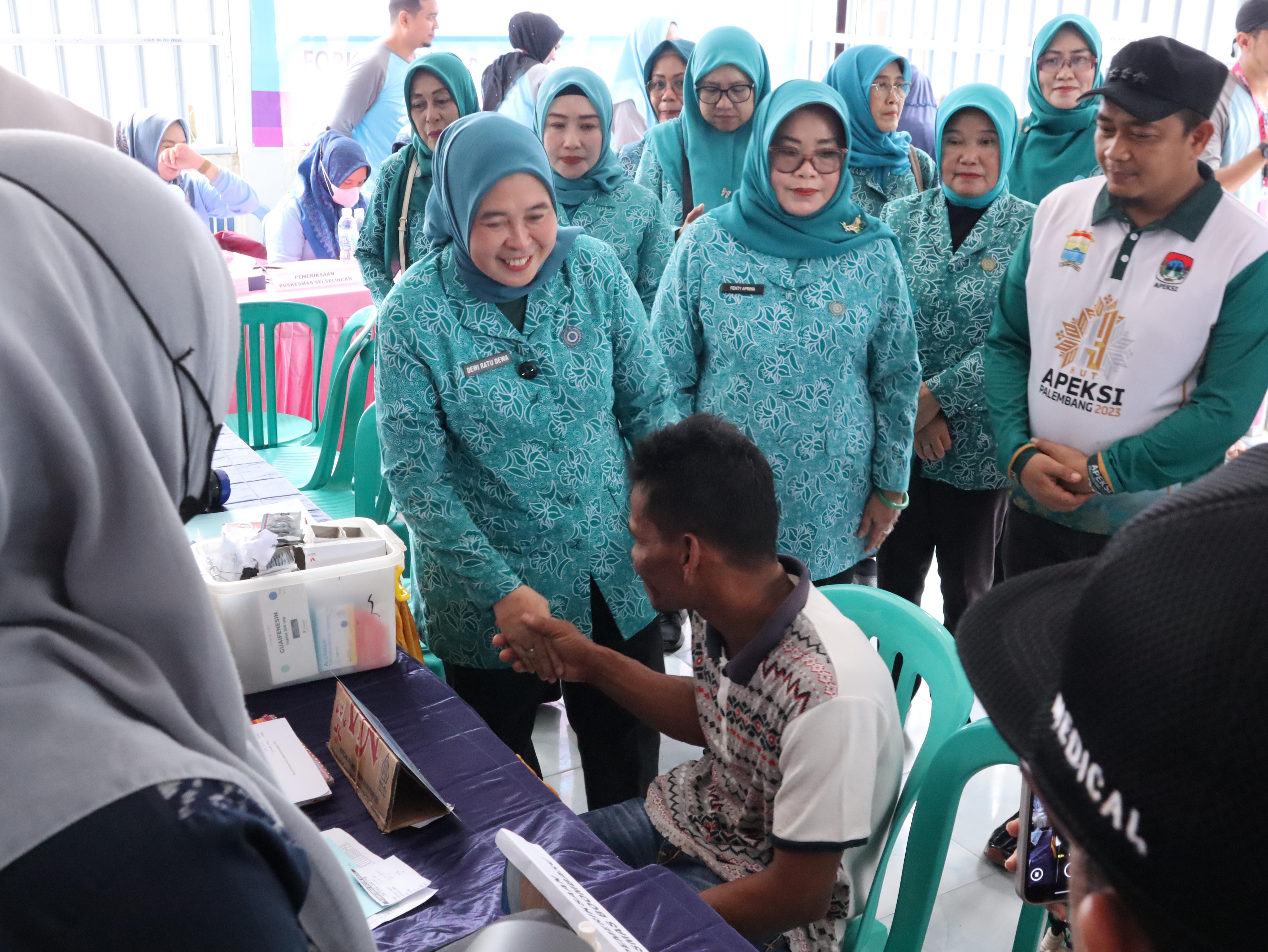 Ketua TP PKK Palembang Tinjau Pelayanan Kesehatan Bagi Masyarakat Terpencil di Pulau Kemaro