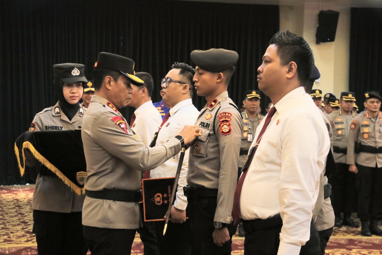 Berprestasi, 60 Personel Terima PIN Emas dan Piagam Penghargaan Kapolda Sumsel