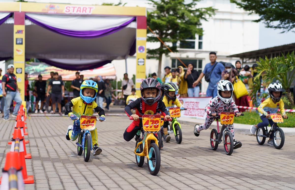 Unik dan Lucu! Ratusan Anak Ikuti Lomba Balance Bike Silaturacemi Series 4