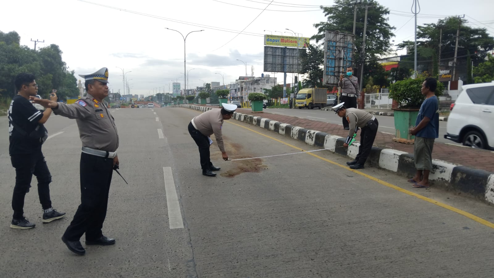 Pengendara Motor Wanita Tewas Terlindas Truk Tanpa Muatan di Arah Underpass Palembang