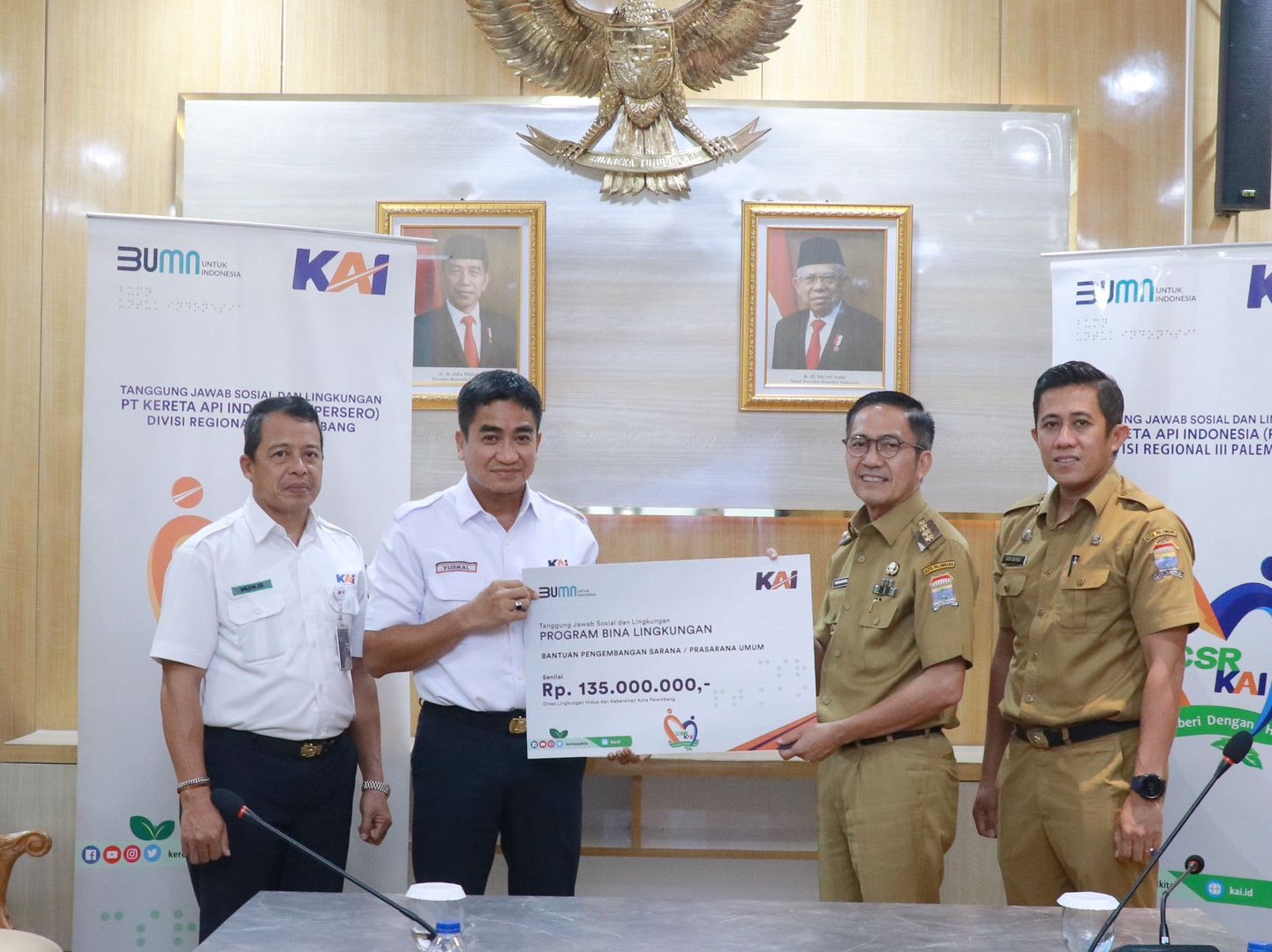 PT KAI Divre III Palembang Berikan Bantuan 3 Unit Kontainer Sampah untuk Kota Palembang