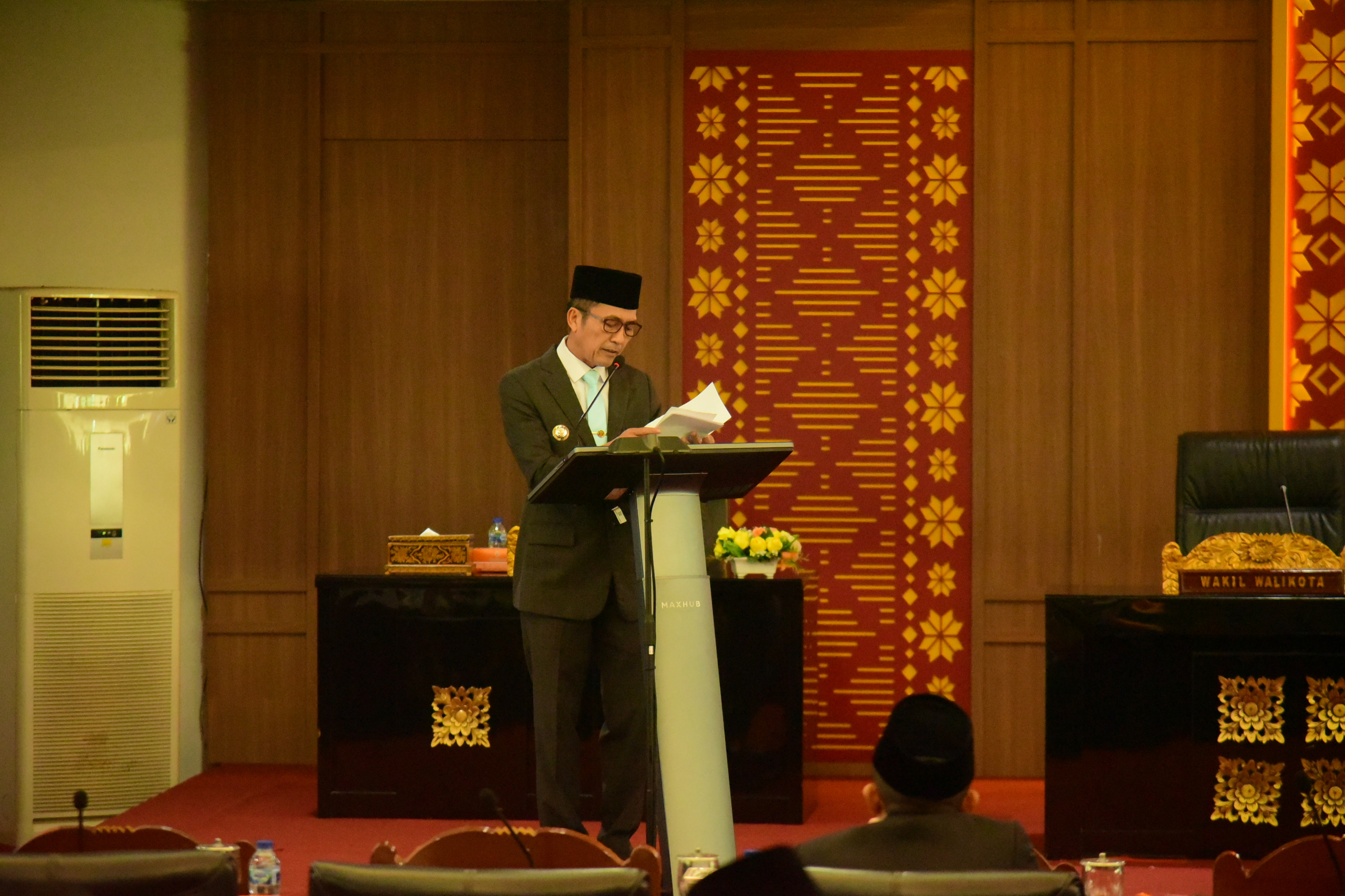 Rapat Paripurna, Wali Kota Palembang Sampaikan Paparan Terkait Raperda RPJMD Tahun 2025-2029