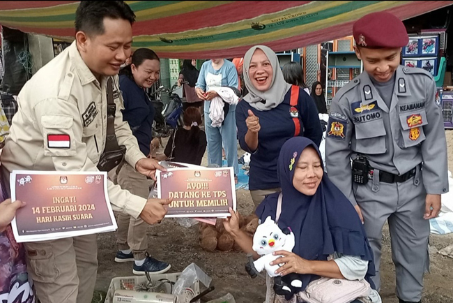 KPU OKI Sosialisasi Kirab Pemilu 2024 di Pasar Tradisional