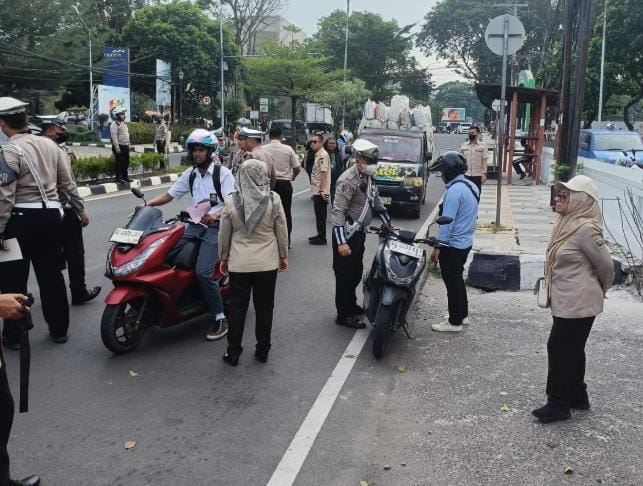 Viral Video Pengendara Motor ‘Ban Gundul’ Kena Tilang, Satlantas Polrestabes: Hoaks! 