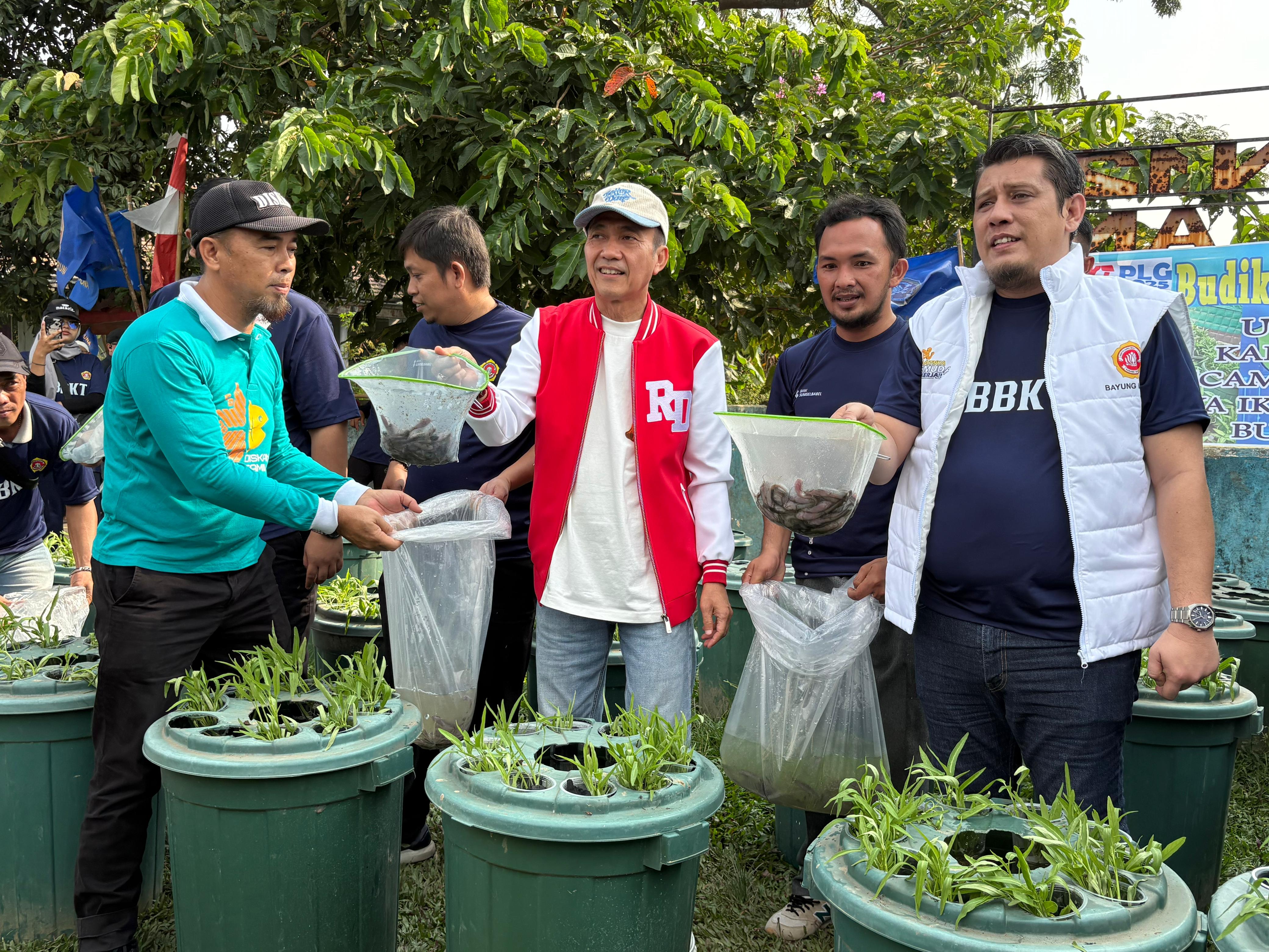Pemkot Palembang dan Karang Taruna Tebar 1.000 Bibit Ikan Lele di Bulan Bhakti 2025