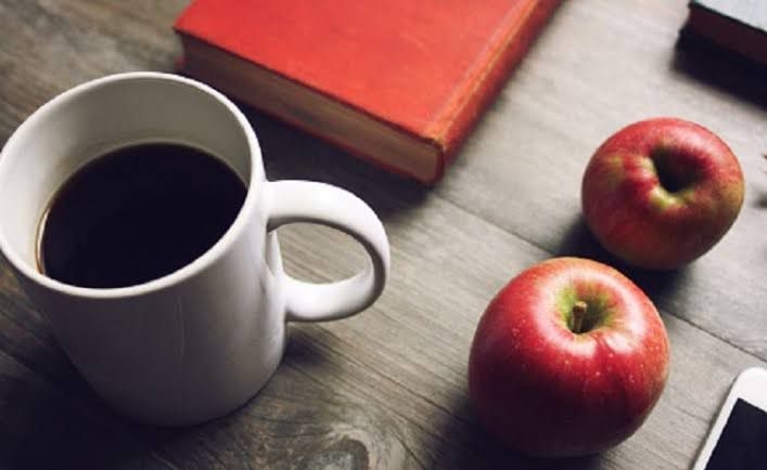 Fakta Menarik! Makan Apel di Pagi Hari Lebih Ampuh Bikin Mata Melek Dibanding Kopi