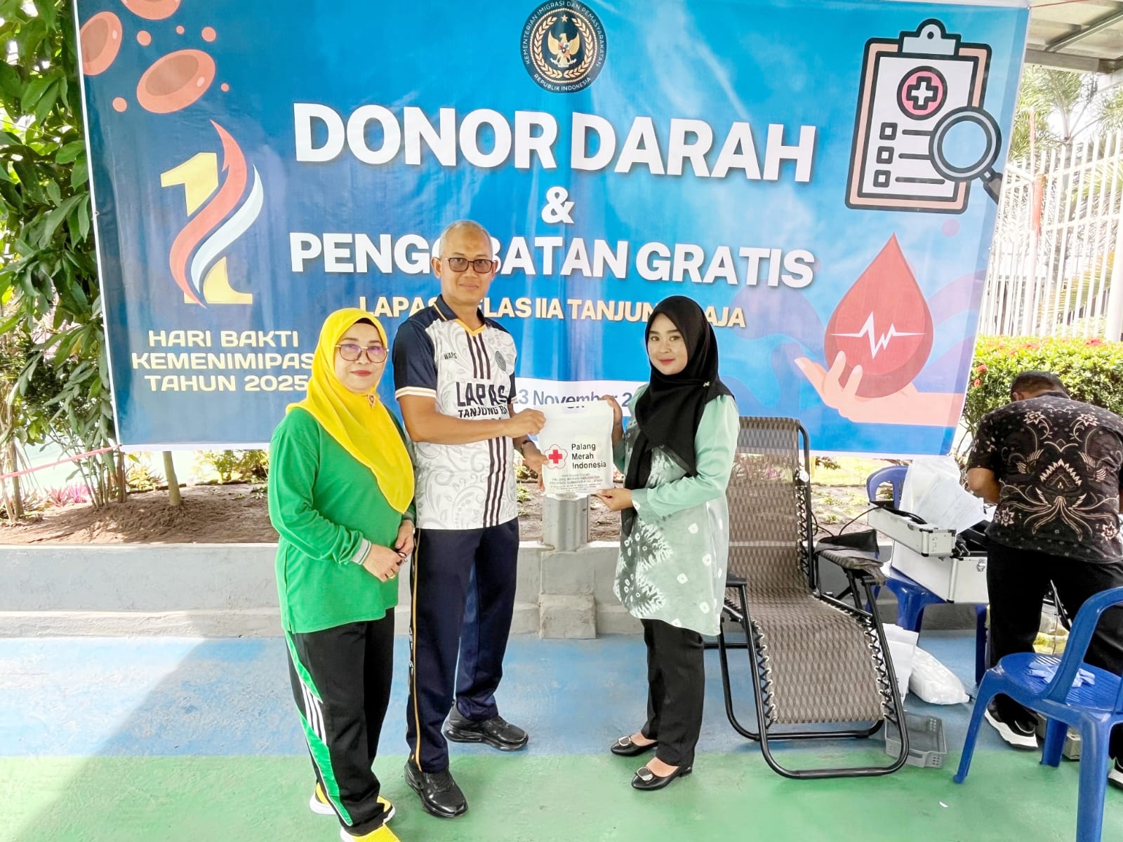 Perdana Peringati Hari Bhakti Kemenimipas, Lapas Tanjung Raja Ogan Ilir Salurkan Bantuan Sosial