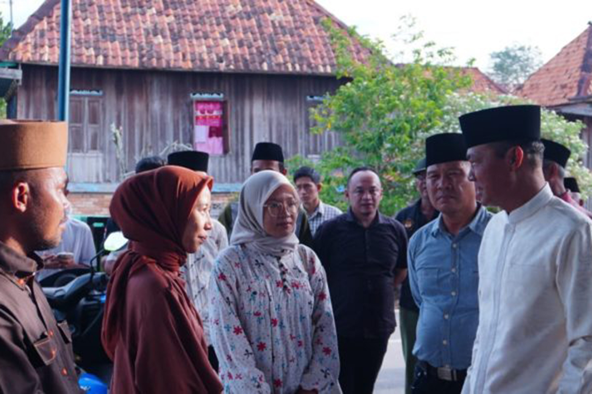 Pj Walikota Prabumulih H Elman ST MM Serahkan Hewan Qur’ban di Masjid Al-Muhajirin