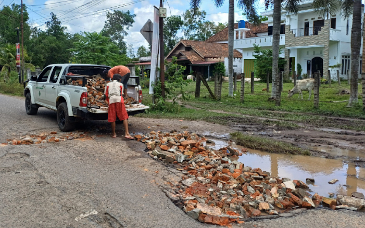 Sejumlah Fakta Disampaikan Anggota DPRD Ogan Ilir ke Dinas PUBM-TR Sumsel, Sebab Jalan Rusak Itu Dapilnya