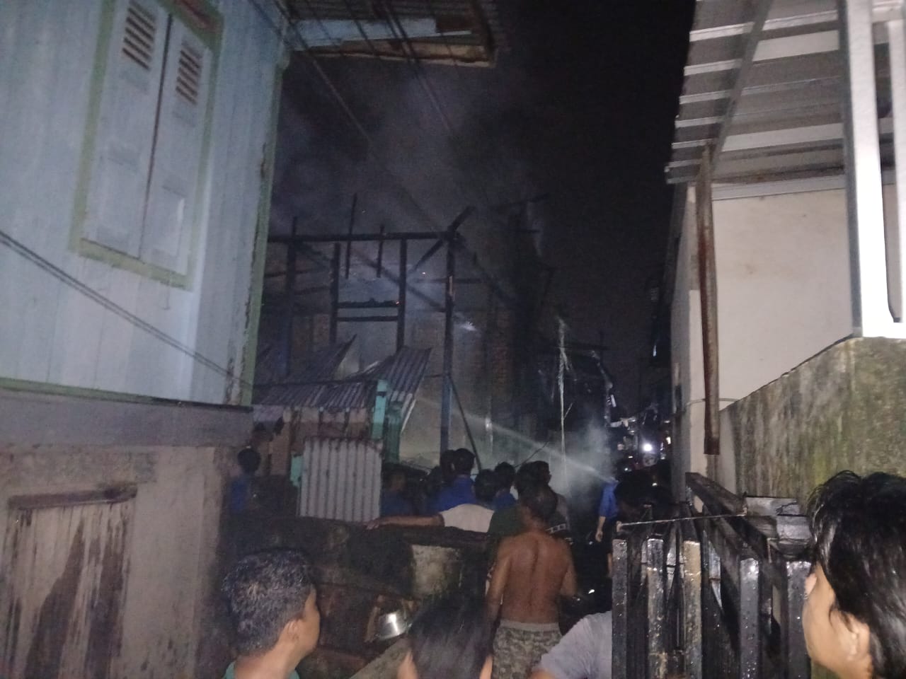 Ditinggal Kontrol Tugas Jaga Malam, Rumah Warga 5 Ulu Palembang Terbakar, Cuaca Bantu Api Tak Menyebar