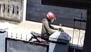 Pura-pura Beli Beras, Pria Bersenjata Api Gasak Kalung Emas 2 Suku Pemilik Warung di Talang Jambe