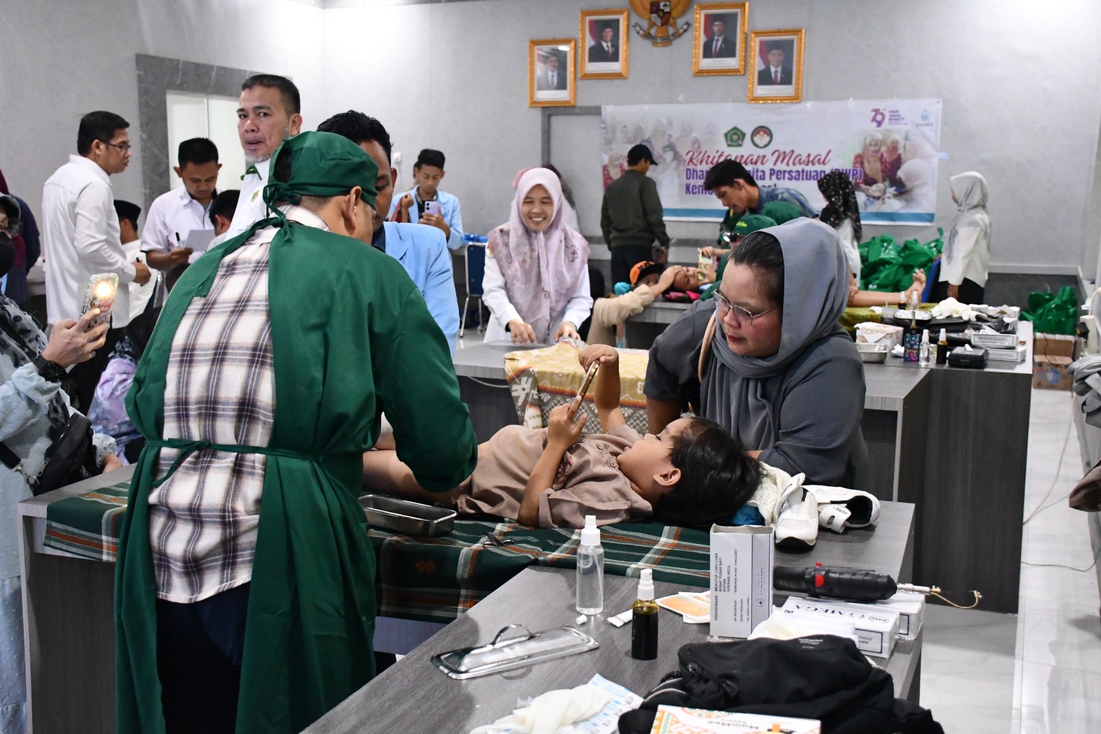 100 Anak Antusias Ikuti Khitanan Massal, Tutup Rangkaian HAB ke-79 di Kanwil Kemenag Provinsi Sumsel