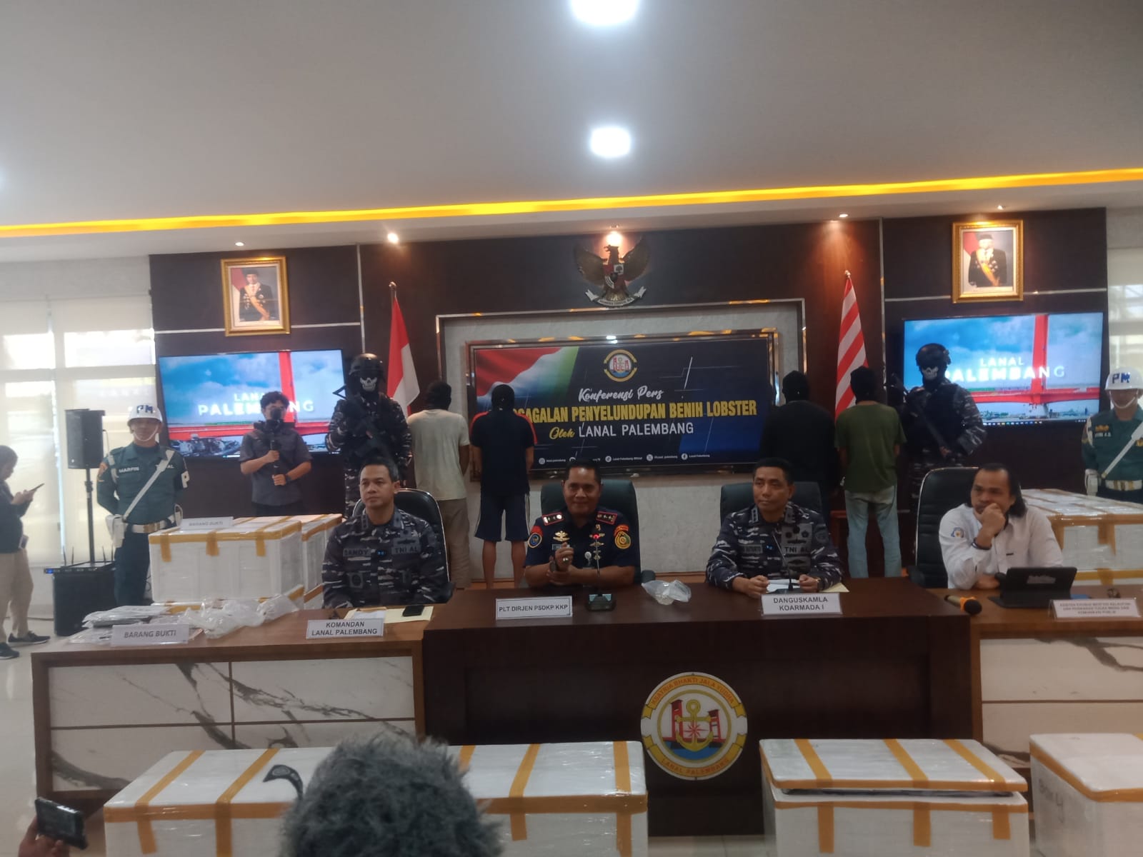 TNI AL Palembang Gagalkan Penyelundupan 99.640 Ekor Benih Baby Lobster Tujuan Singapura, Amankan 4 Orang Kurir
